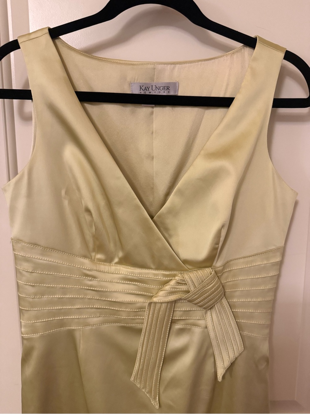 Kay Unger pale lime green Satin V-Neck Midi Dress with Waist Bow